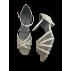 ABBEY WHITE 1.5 LOW HEEL